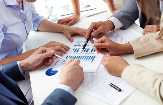Asesoría contable y en Recursos Humanos.